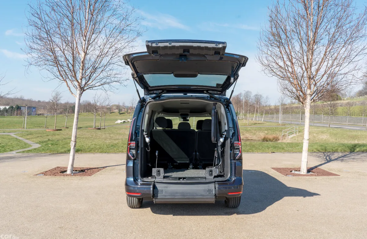 Volkswagen Caddy Maxi Life MPV, Diesel, 2026, Black