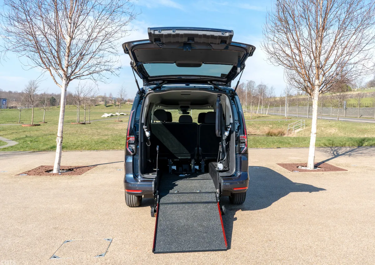 Volkswagen Caddy Maxi Life MPV, Diesel, 2026, Black