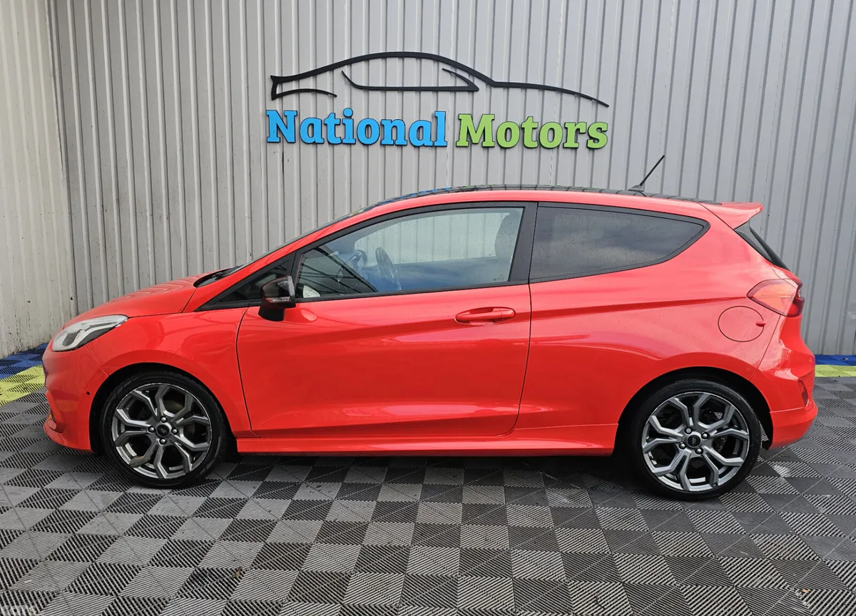 Ford Fiesta Hatchback, Petrol, 2018, Red