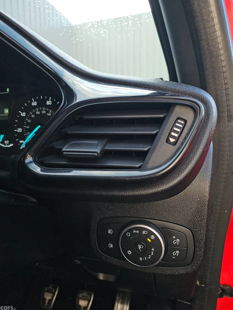 Ford Fiesta Hatchback, Petrol, 2018, Red