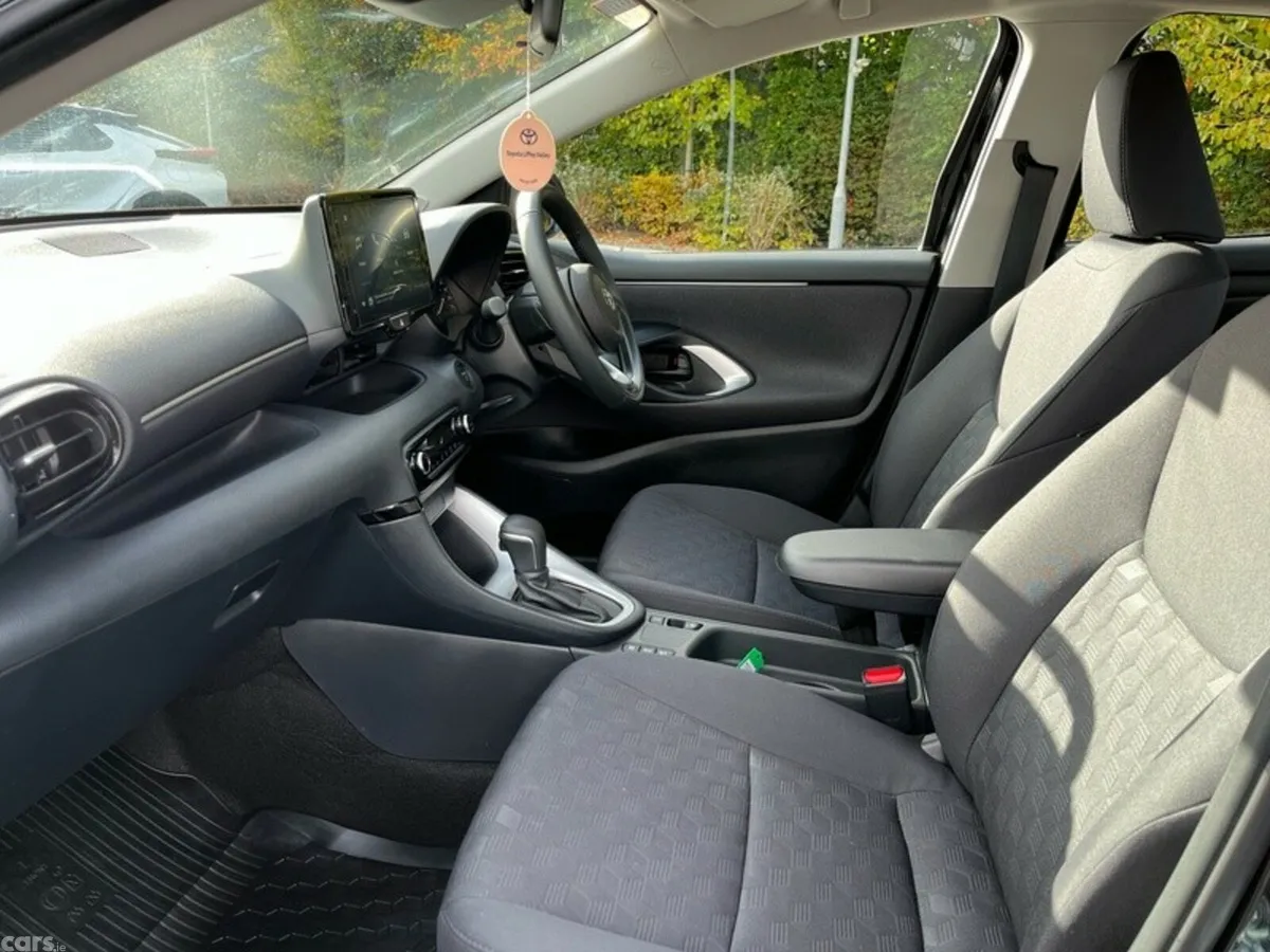 Toyota Yaris Hatchback, Petrol Hybrid, 2025, Black