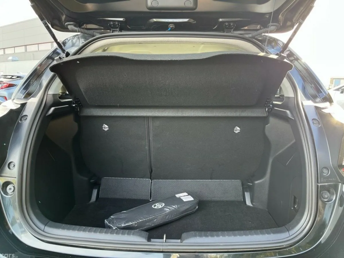 Toyota Yaris Hatchback, Petrol Hybrid, 2025, Black