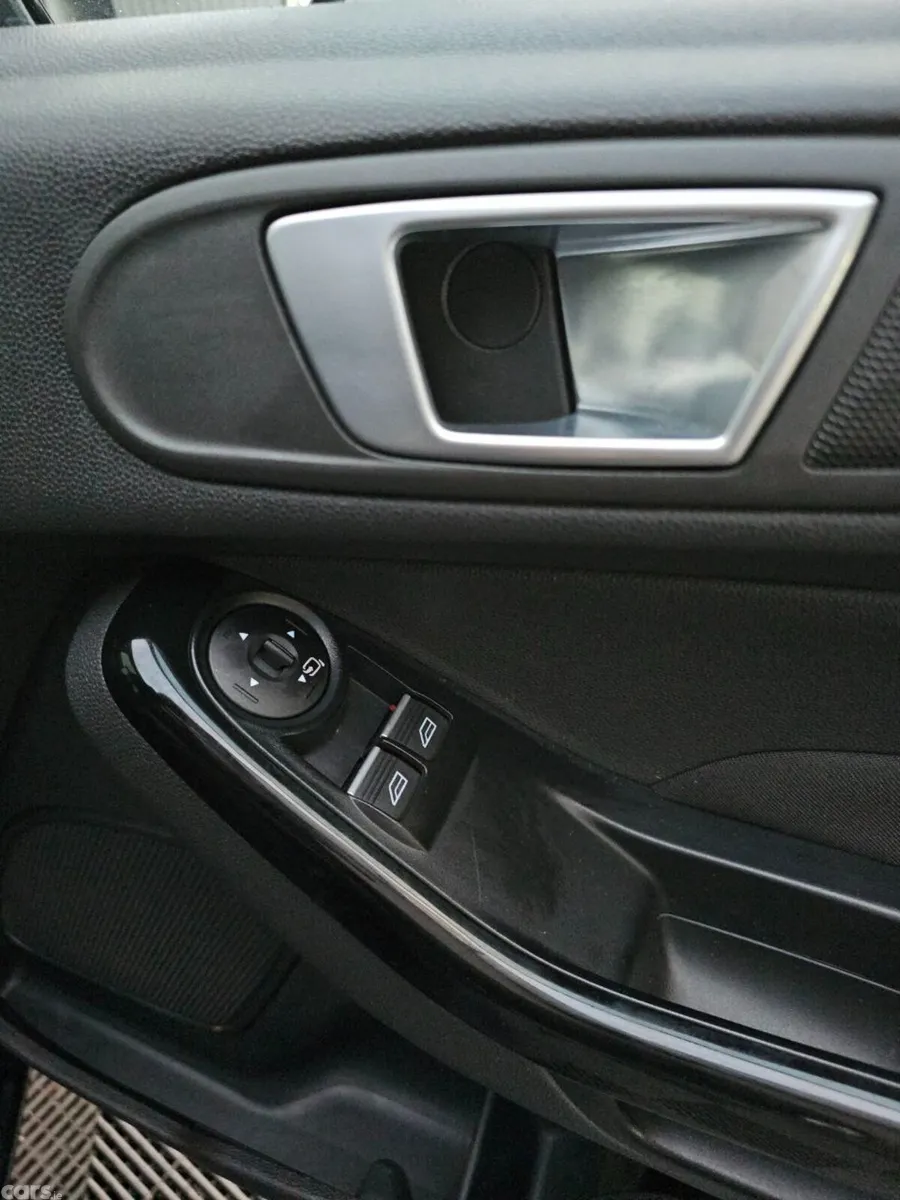 Ford Fiesta Hatchback, Petrol, 2015, Black