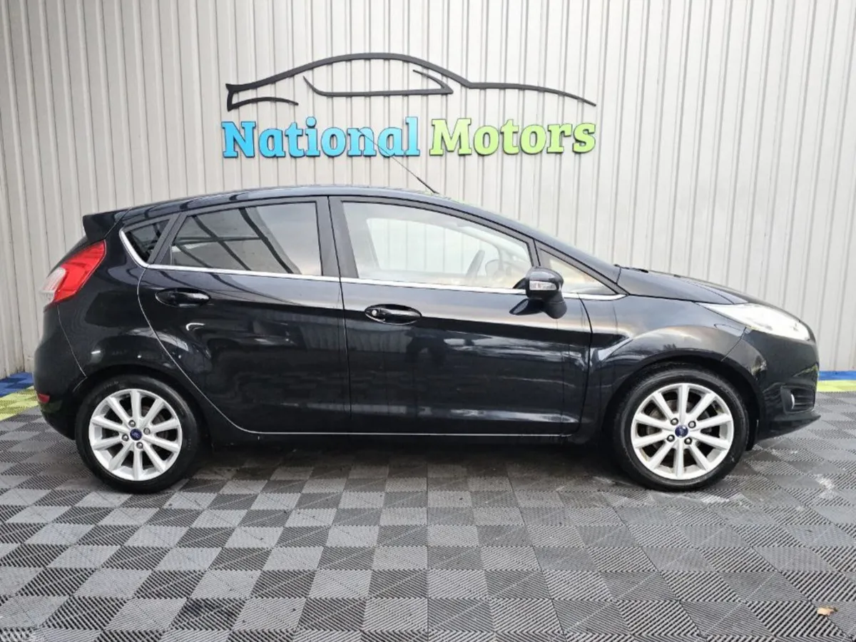 Ford Fiesta Hatchback, Petrol, 2015, Black