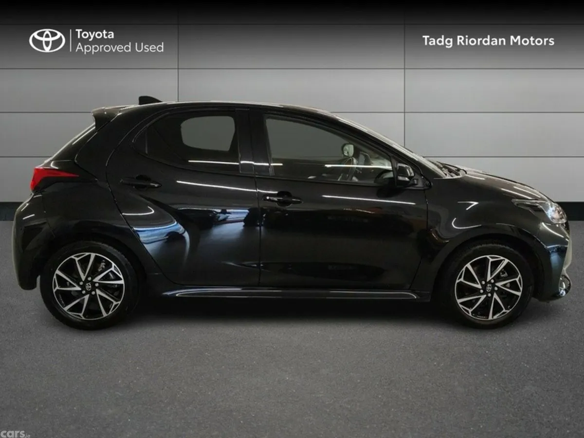 Toyota Yaris Hatchback, Petrol Hybrid, 2024, Black