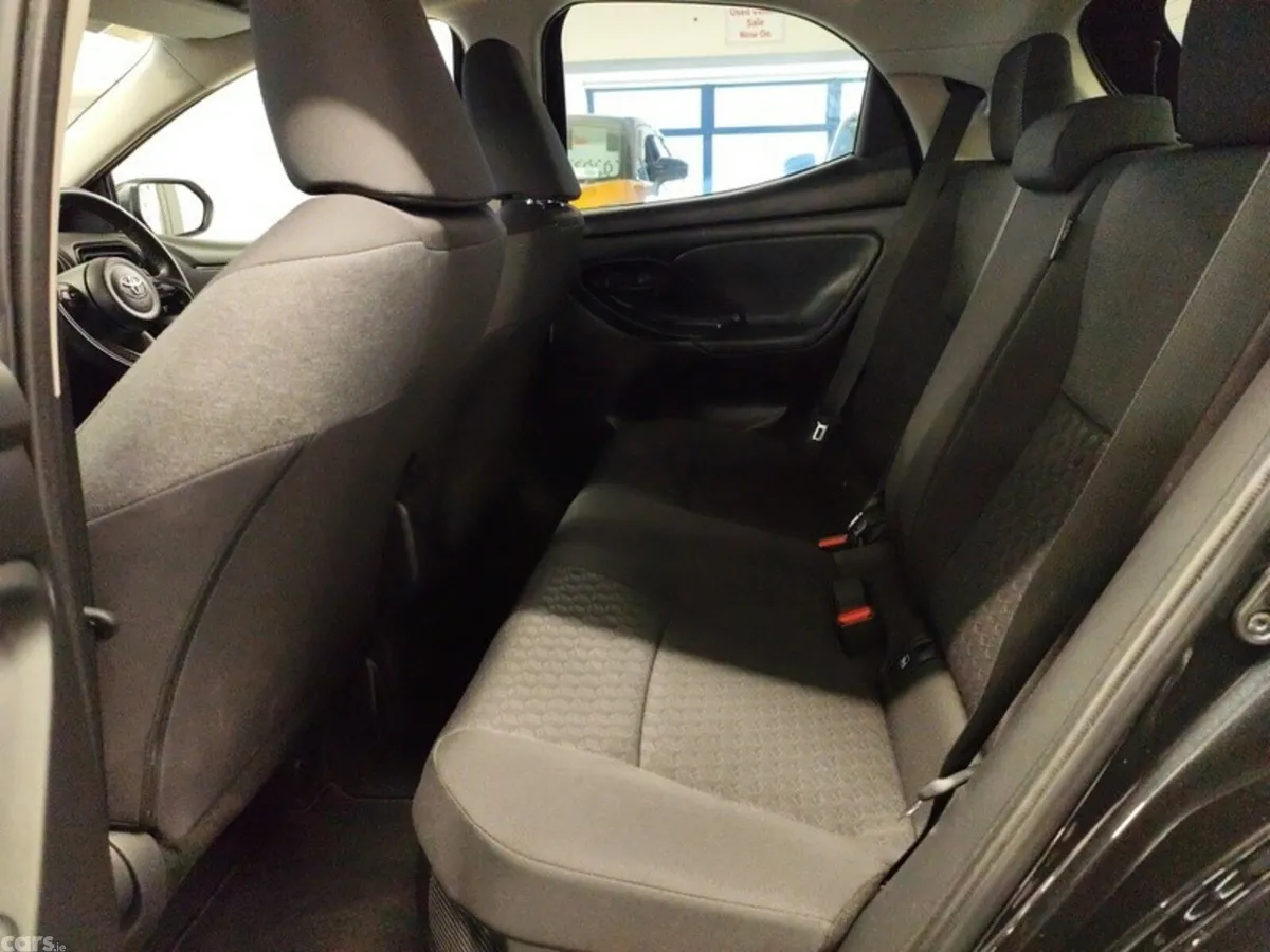 Toyota Yaris Hatchback, Petrol Hybrid, 2024, Black