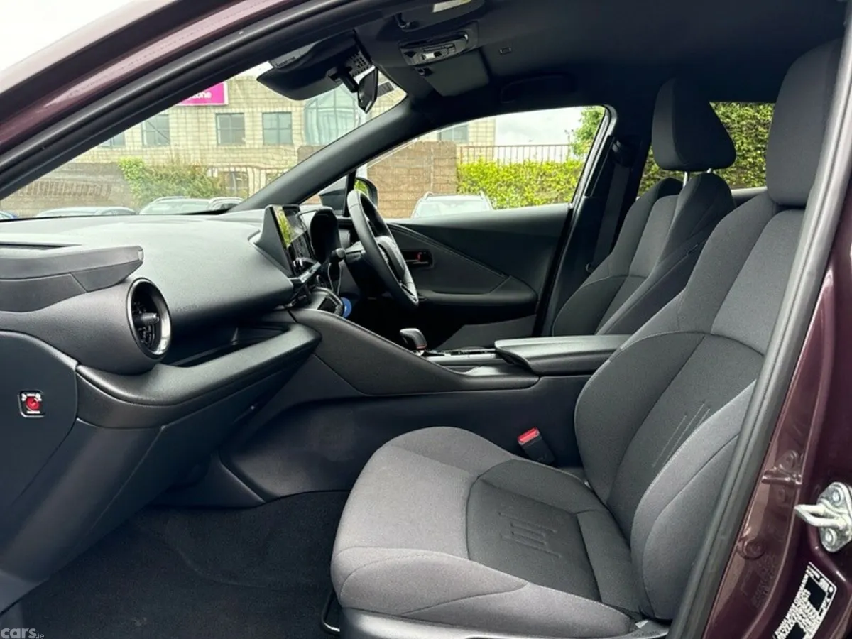 Toyota C-HR SUV, Petrol Hybrid, 2024, Purple