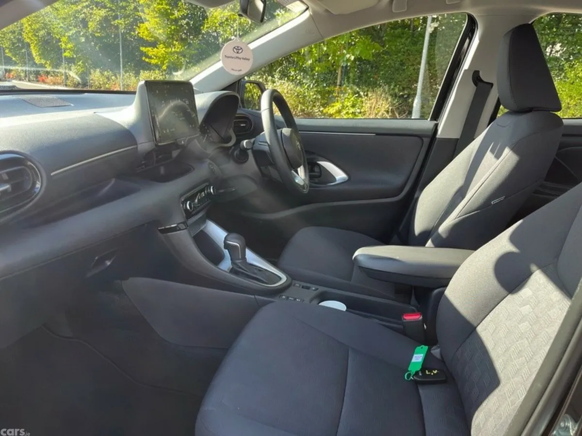 Toyota Yaris Hatchback, Petrol Hybrid, 2025, Black