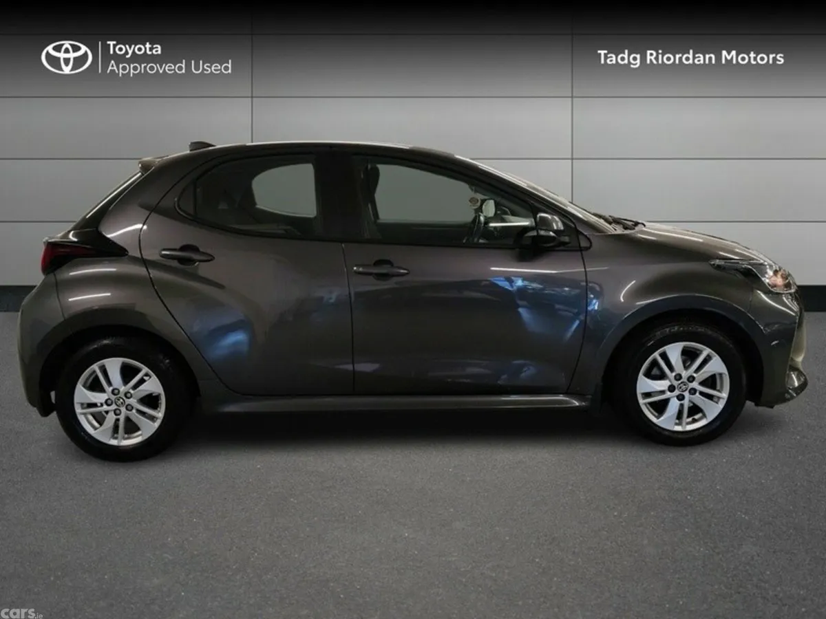 Toyota Yaris Hatchback, Petrol, 2022, Grey