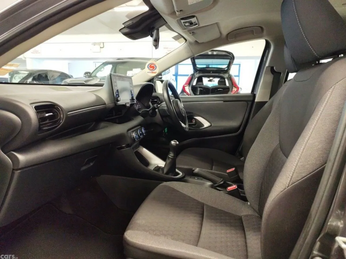 Toyota Yaris Hatchback, Petrol, 2022, Grey
