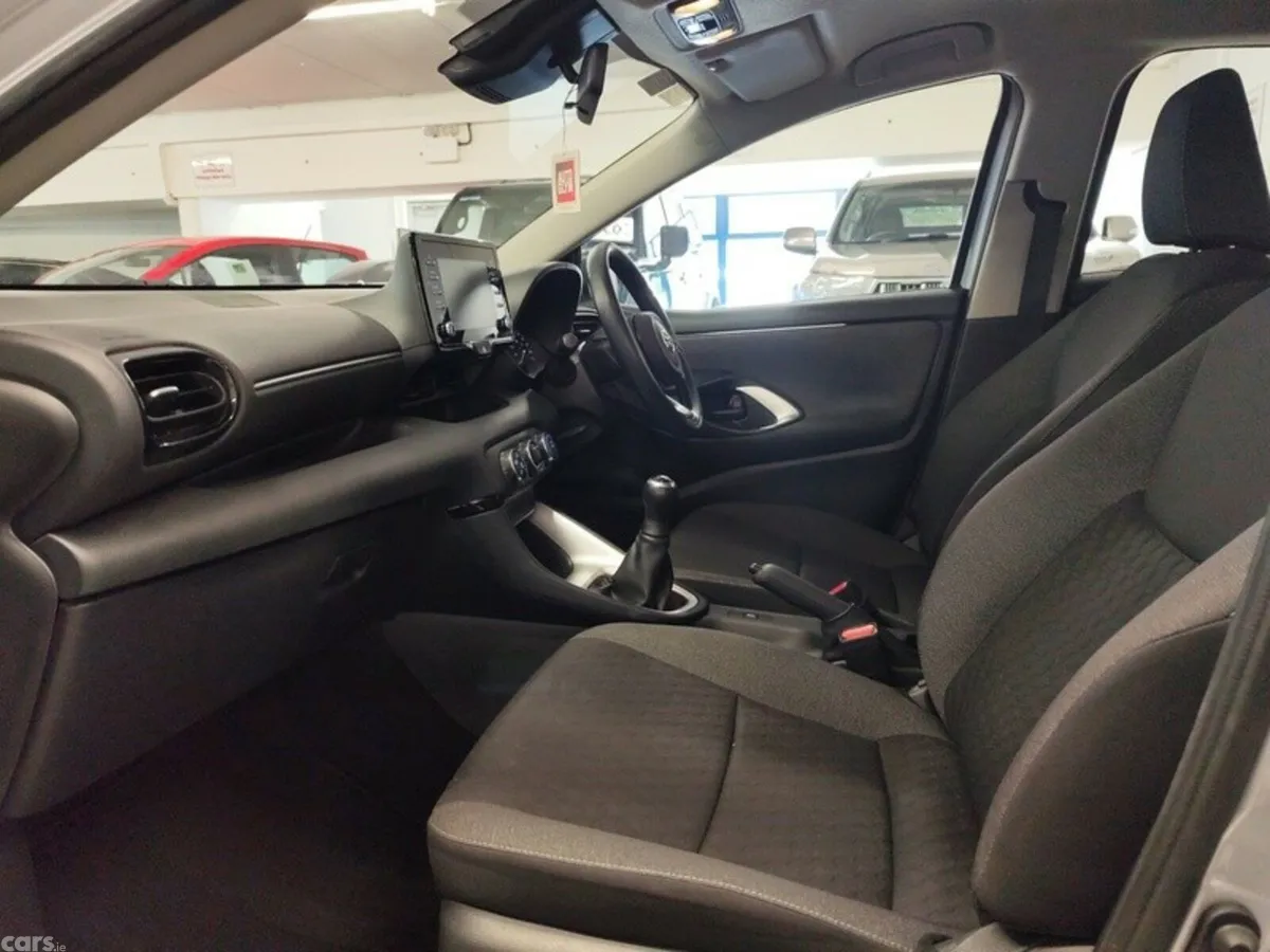 Toyota Yaris Hatchback, Petrol, 2021, Silver
