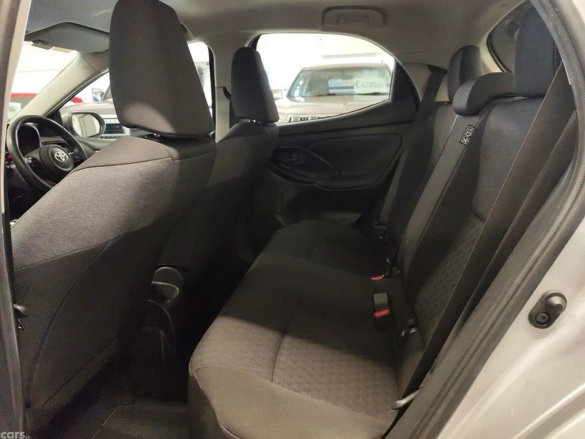 Toyota Yaris Hatchback, Petrol, 2021, Silver