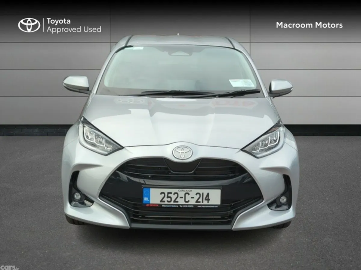 Toyota Yaris Hatchback, Petrol Hybrid, 2025, Silver