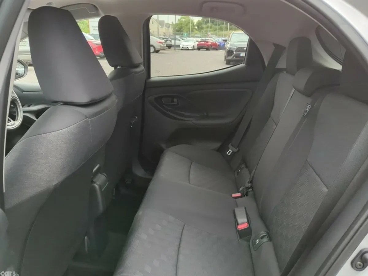 Toyota Yaris Hatchback, Petrol Hybrid, 2025, Silver