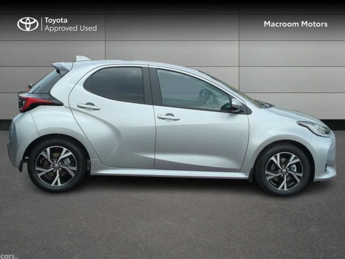Toyota Yaris Hatchback, Petrol Hybrid, 2025, Silver