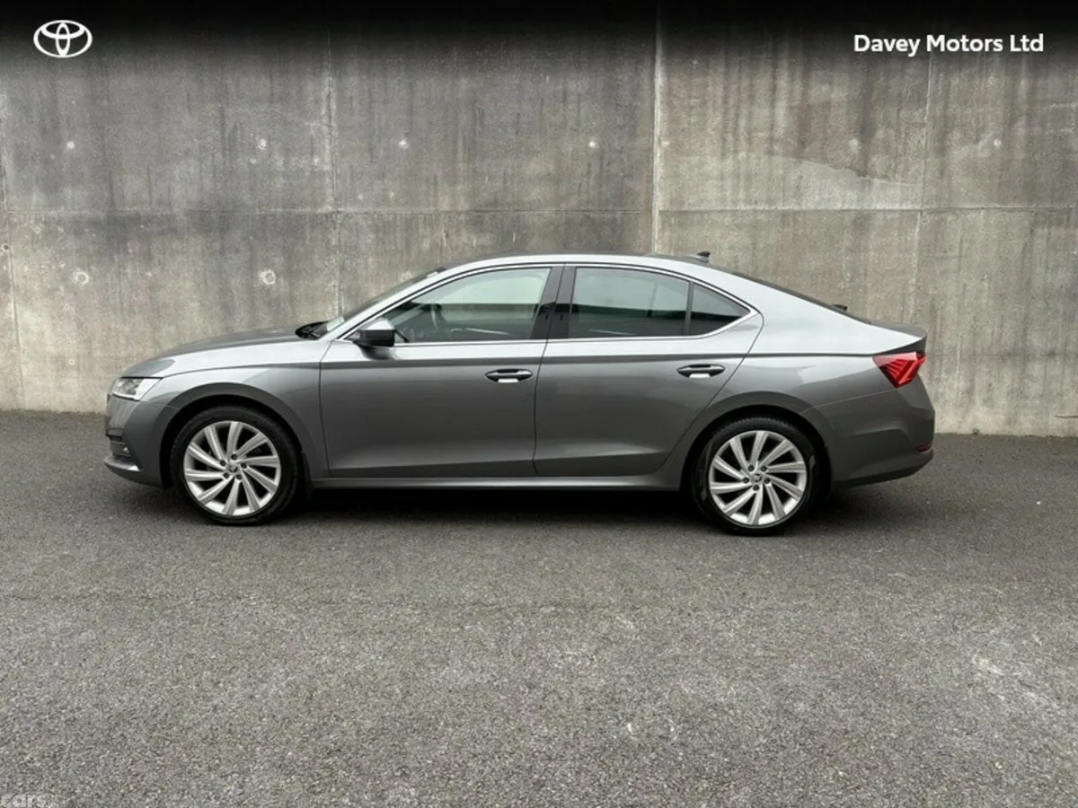 Skoda Octavia Hatchback, Diesel, 2023, Grey