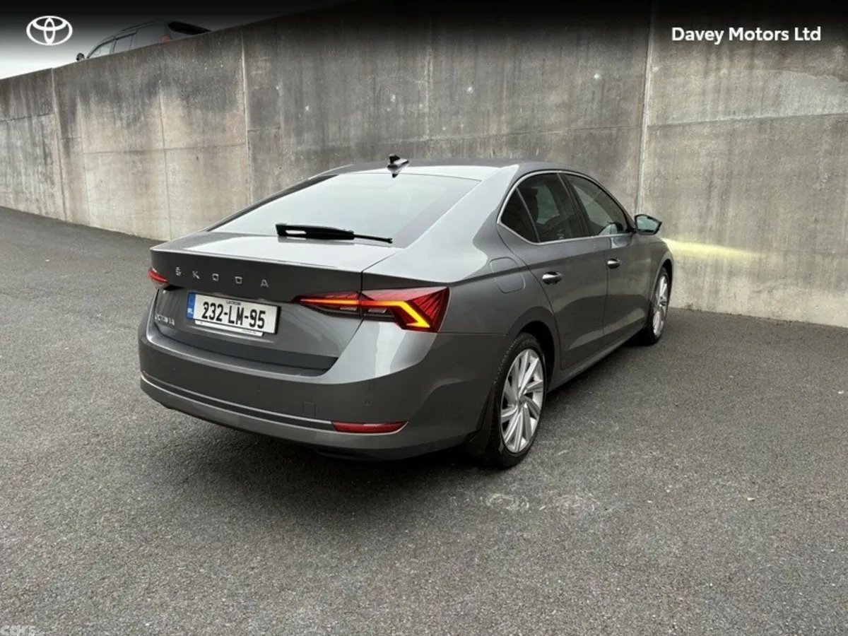 Skoda Octavia Hatchback, Diesel, 2023, Grey