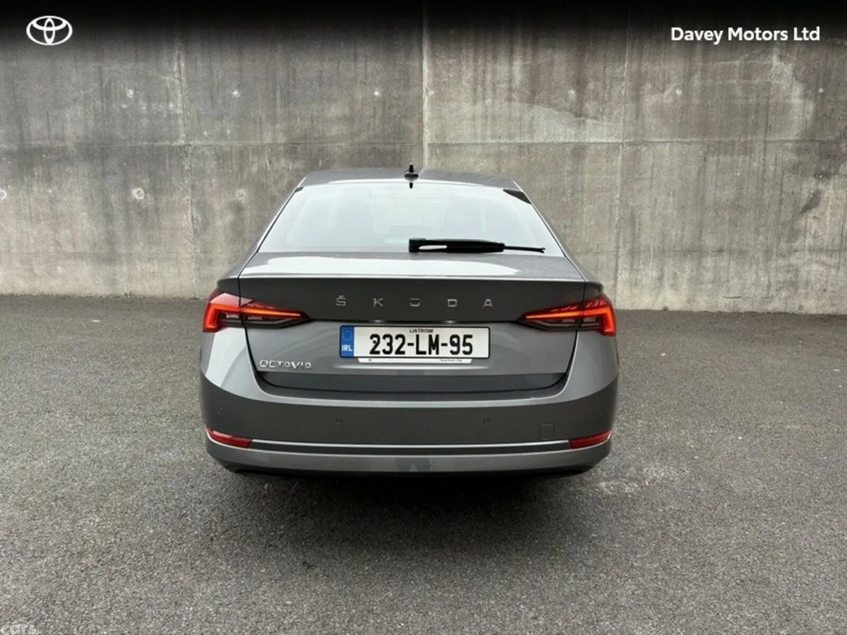 Skoda Octavia Hatchback, Diesel, 2023, Grey