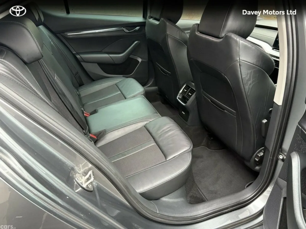 Skoda Octavia Hatchback, Diesel, 2023, Grey