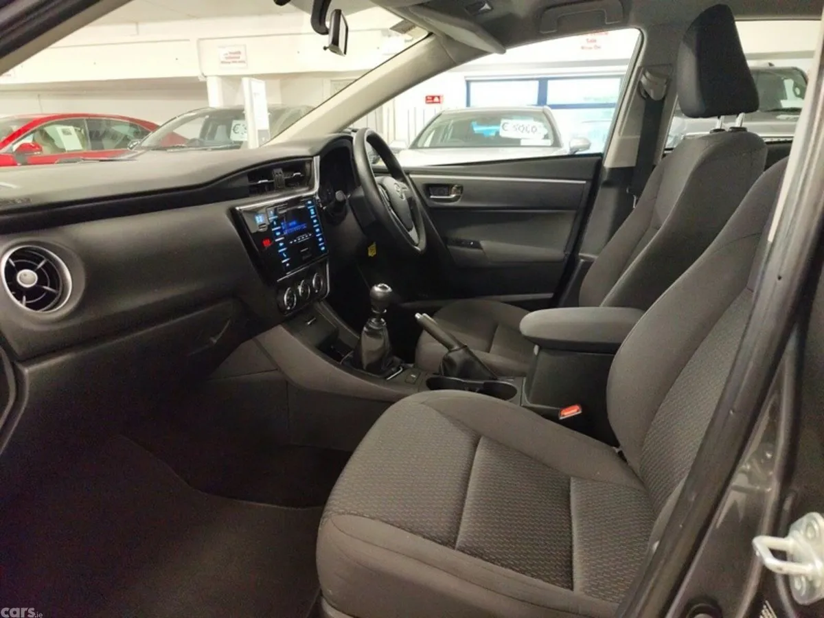 Toyota Corolla Saloon, Petrol, 2018, Grey