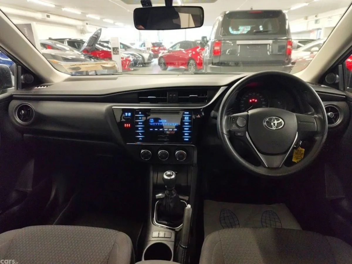Toyota Corolla Saloon, Petrol, 2018, Grey