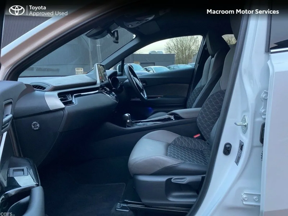 Toyota C-HR SUV, Petrol Hybrid, 2023, White