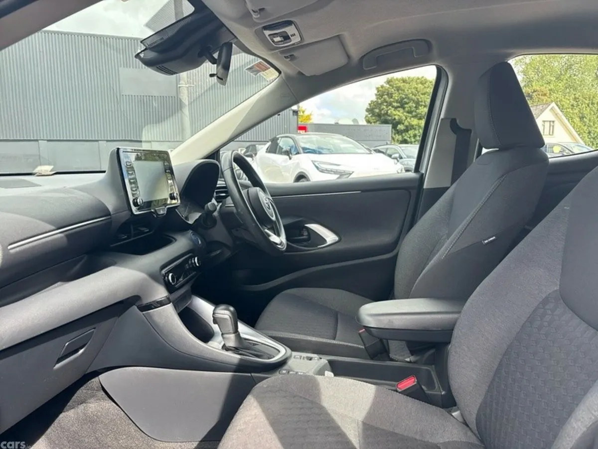 Toyota Yaris Hatchback, Petrol Hybrid, 2023, Grey
