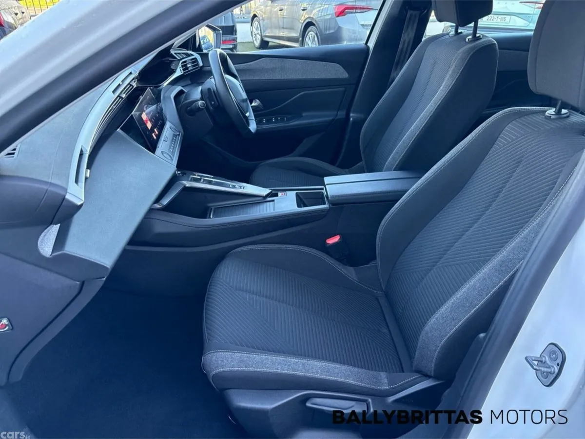 Peugeot 308 Hatchback, Petrol, 2023, White