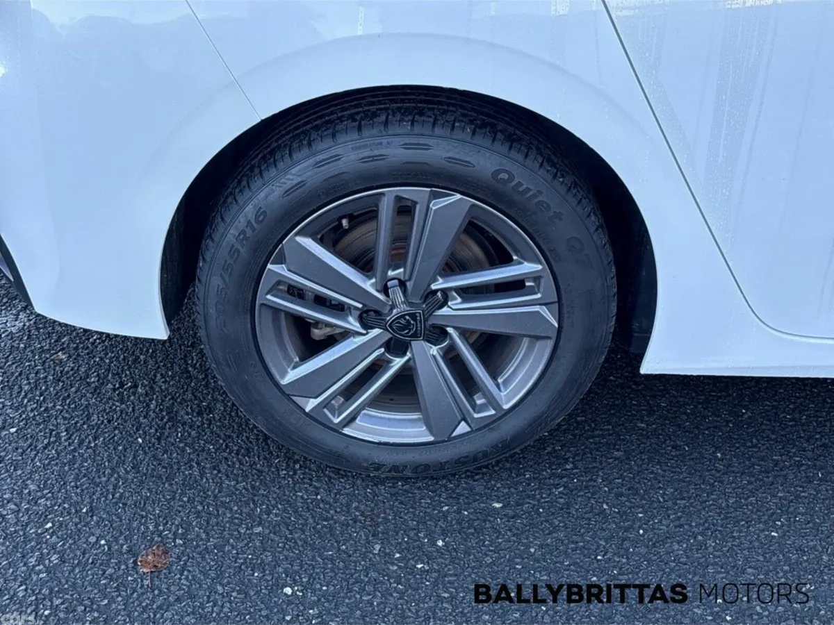 Peugeot 308 Hatchback, Petrol, 2023, White