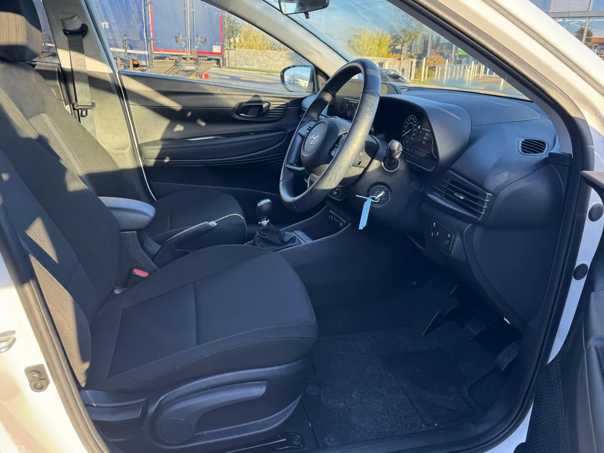 Hyundai i20 Hatchback, Petrol, 2025, White