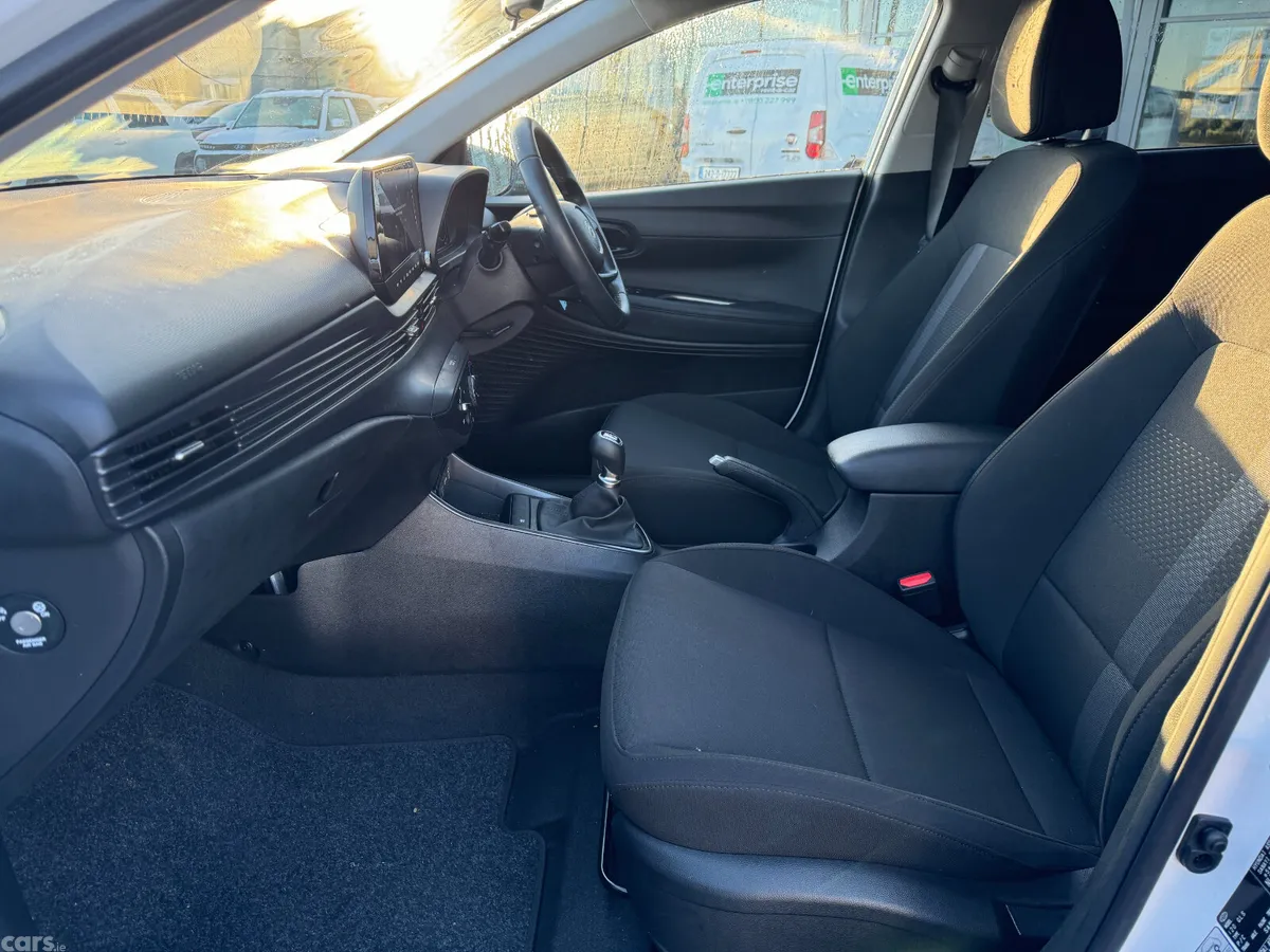 Hyundai i20 Hatchback, Petrol, 2025, White