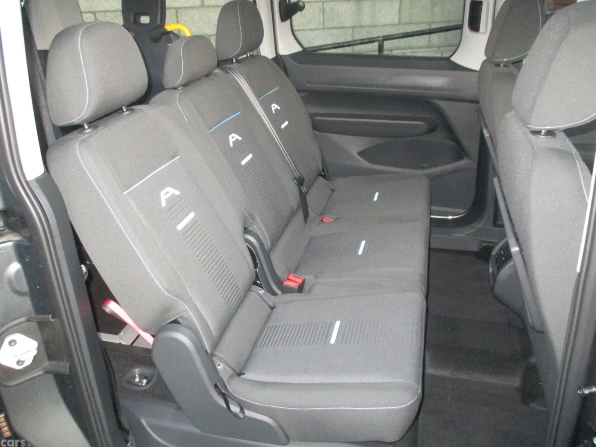 Ford Tourneo Connect MPV, Petrol Plug-in Hybrid, 2026, Grey