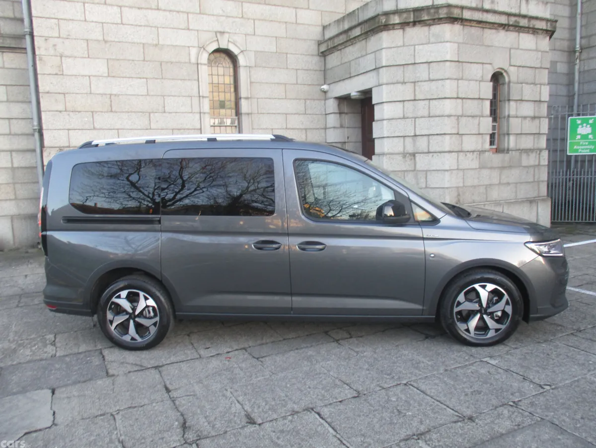 Ford Tourneo Connect MPV, Petrol Plug-in Hybrid, 2026, Grey