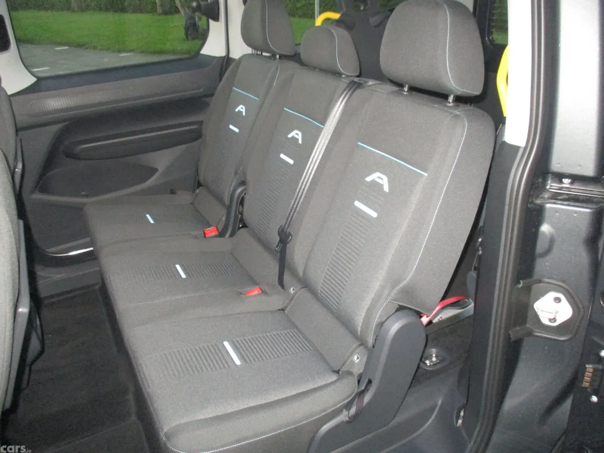 Ford Tourneo Connect MPV, Petrol Plug-in Hybrid, 2026, Grey