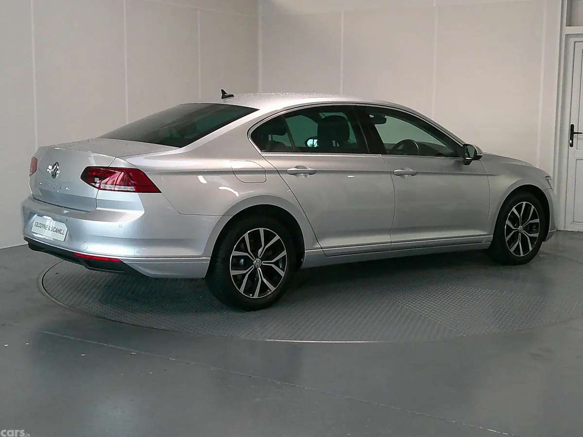 Volkswagen Passat Saloon, Diesel, 2021, Silver