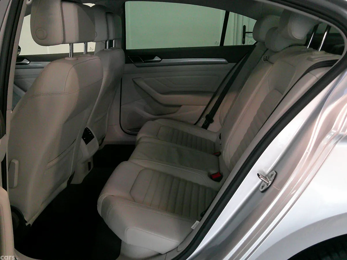 Volkswagen Passat Saloon, Diesel, 2021, Silver