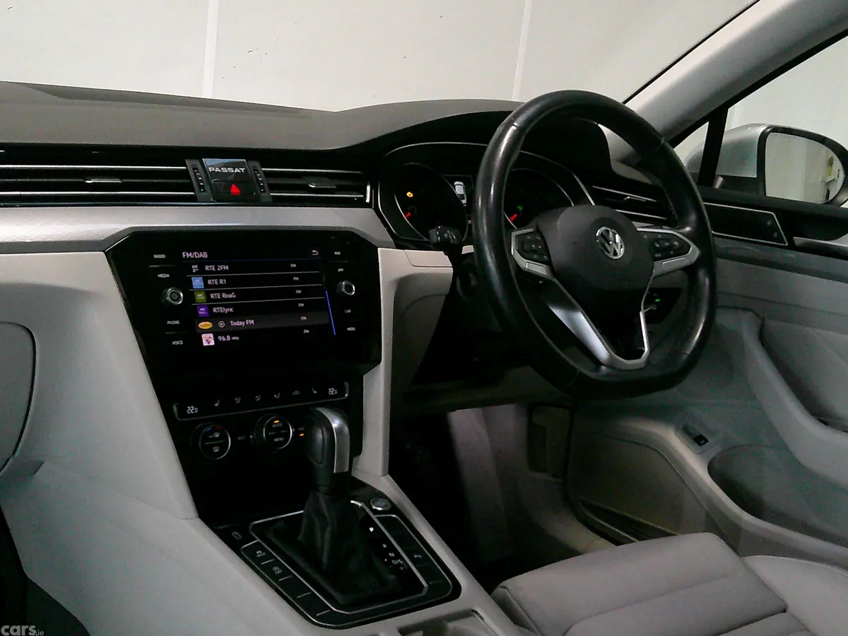 Volkswagen Passat Saloon, Diesel, 2021, Silver