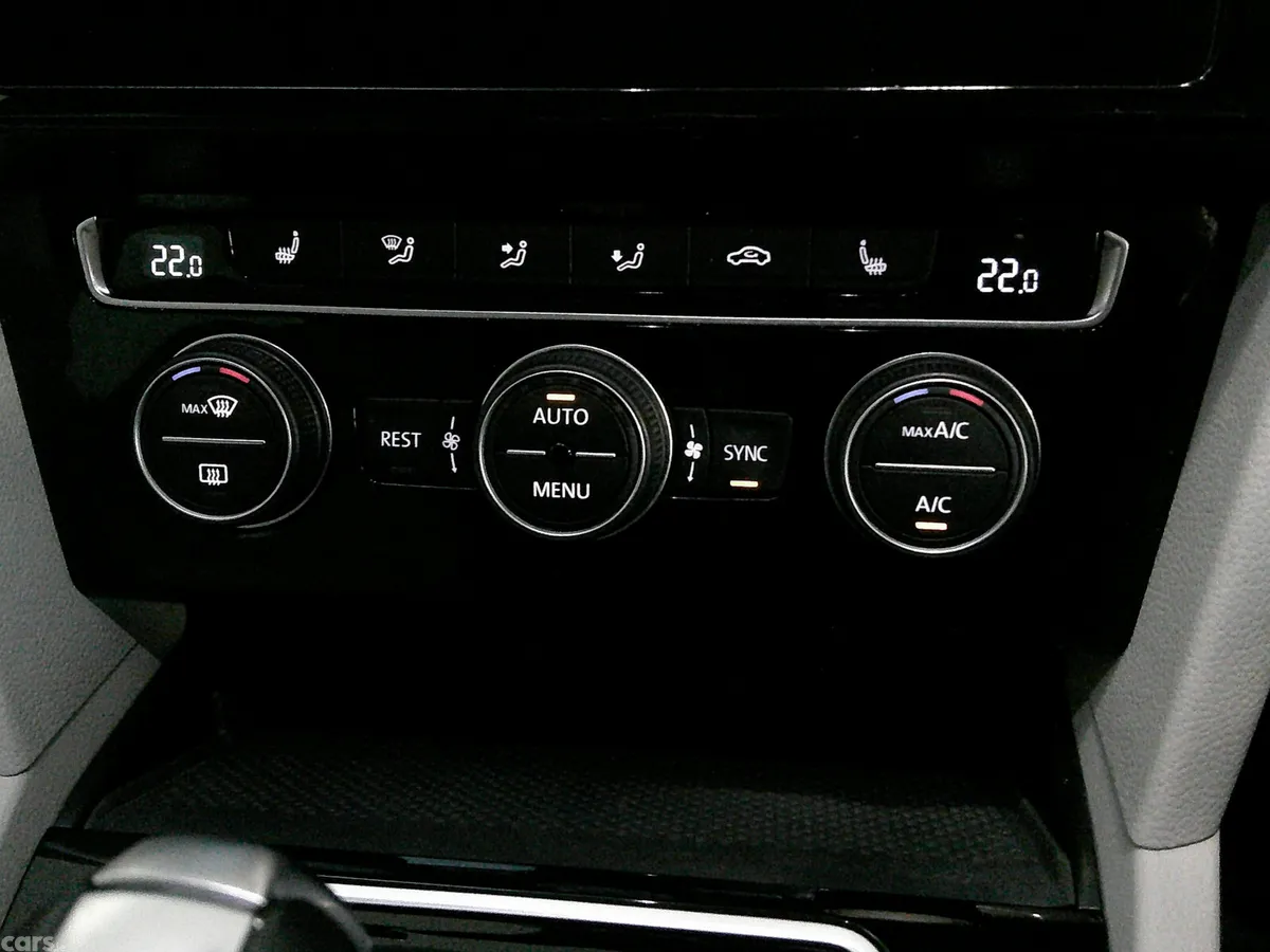Volkswagen Passat Saloon, Diesel, 2021, Silver