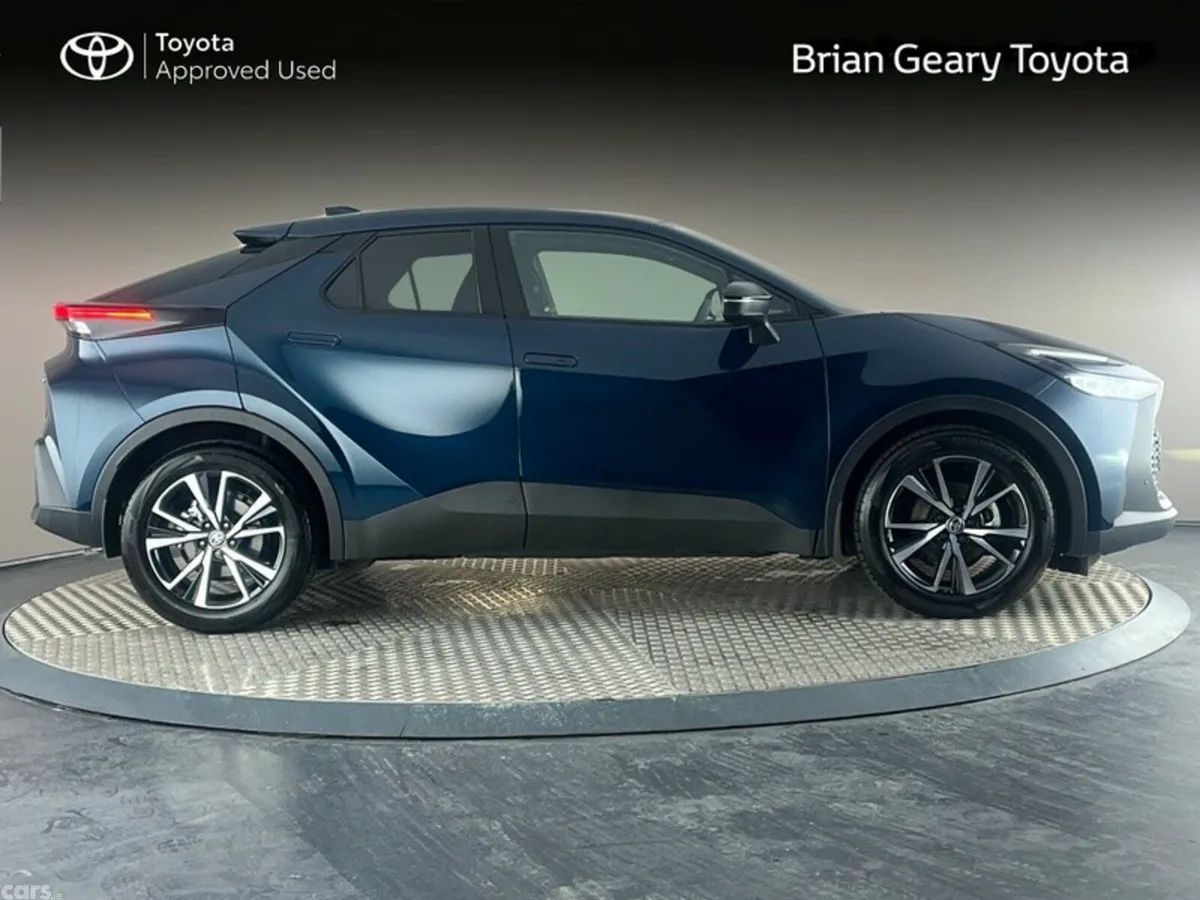 Toyota C-HR SUV, Petrol Hybrid, 2025, Blue