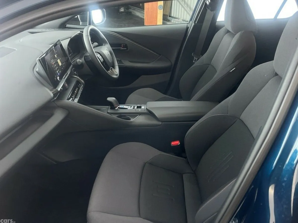 Toyota C-HR SUV, Petrol Hybrid, 2025, Blue