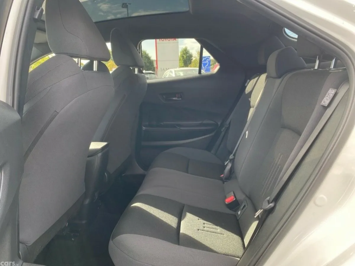 Toyota C-HR SUV, Petrol Hybrid, 2025, White