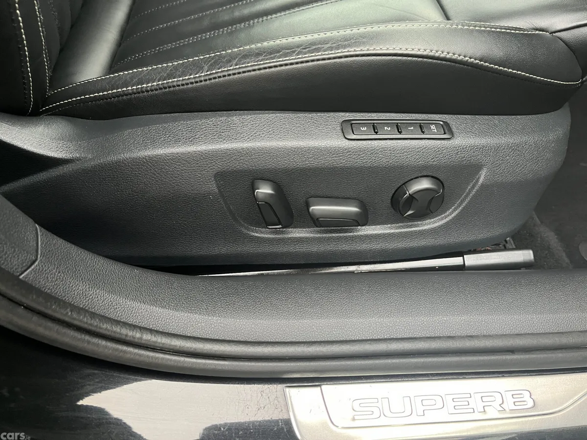 Skoda Superb Saloon, Diesel, 2023, Blue