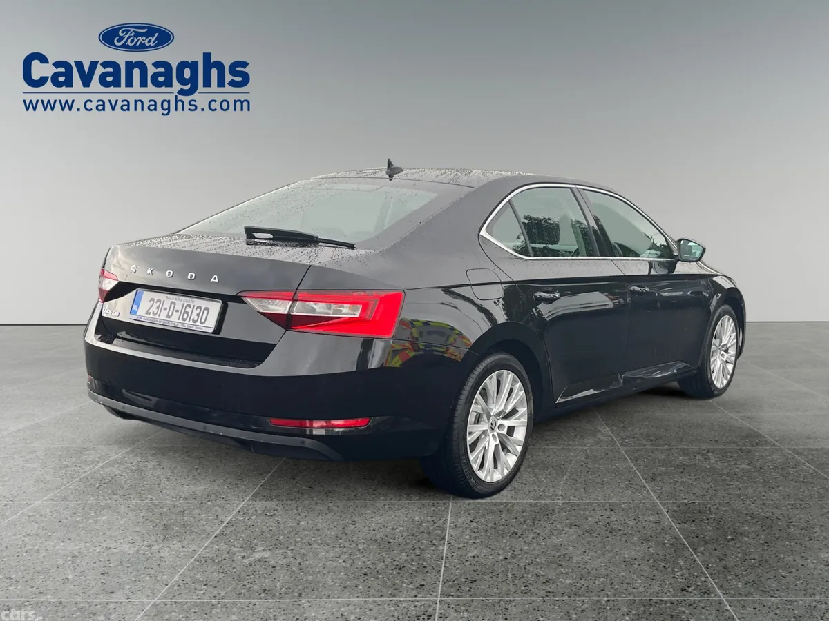 Skoda Superb Saloon, Diesel, 2023, Blue