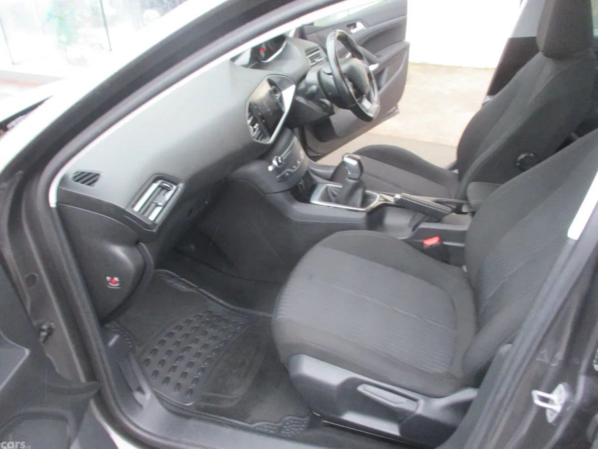 Peugeot 308 Hatchback, Diesel, 2016, Grey