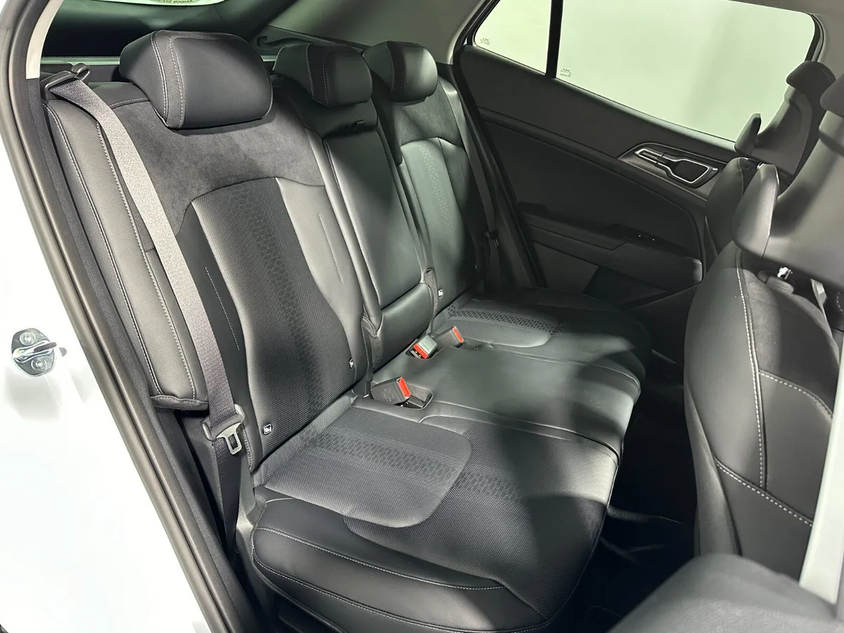 Kia Sportage SUV, Petrol Hybrid, 2026, White