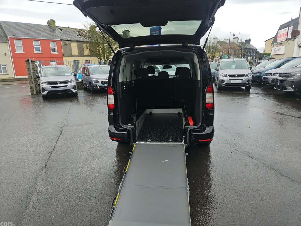 Ford Tourneo MPV, Diesel, 2023, Black