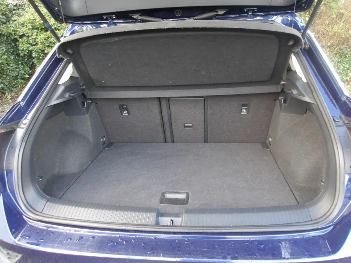 Volkswagen T-Roc SUV, Diesel, 2019, Blue