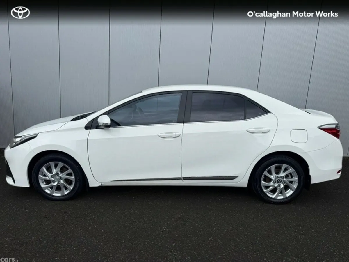 Toyota Corolla Saloon, Diesel, 2017, White