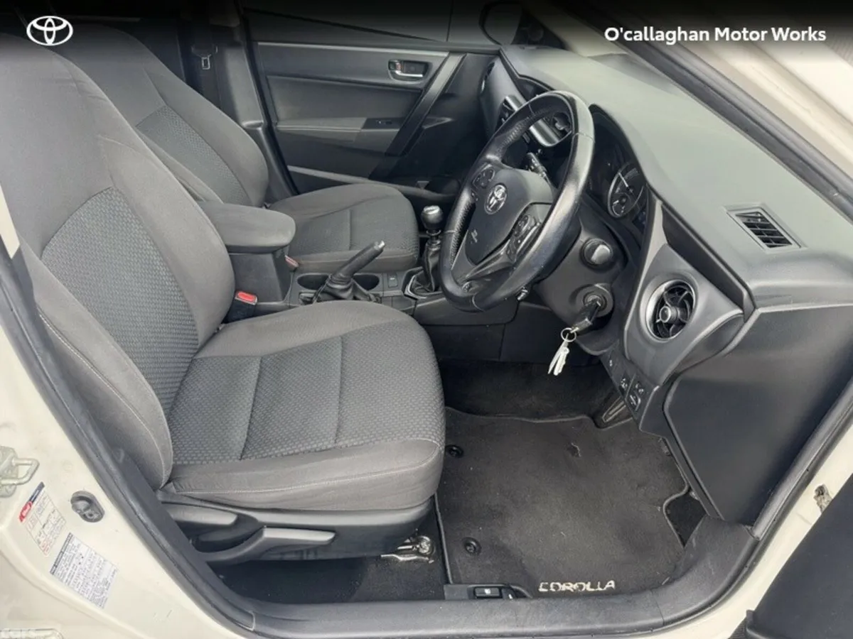 Toyota Corolla Saloon, Diesel, 2017, White