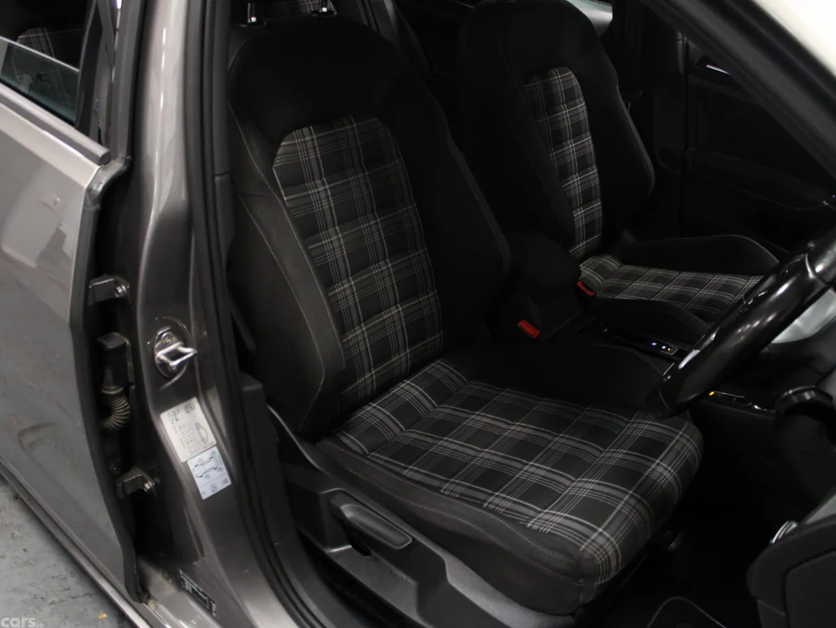 Volkswagen Golf Hatchback, Diesel, 2017, Grey